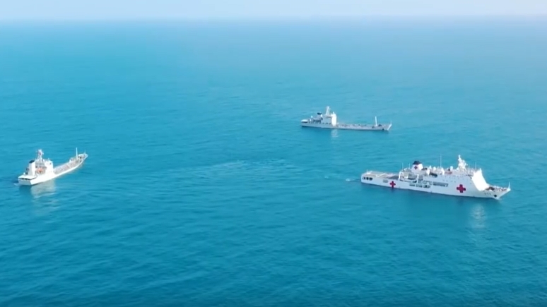 视频：海军舰艇编队救援演练