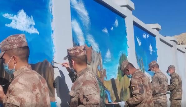 视频：战士绘画队手绘戍边岁月