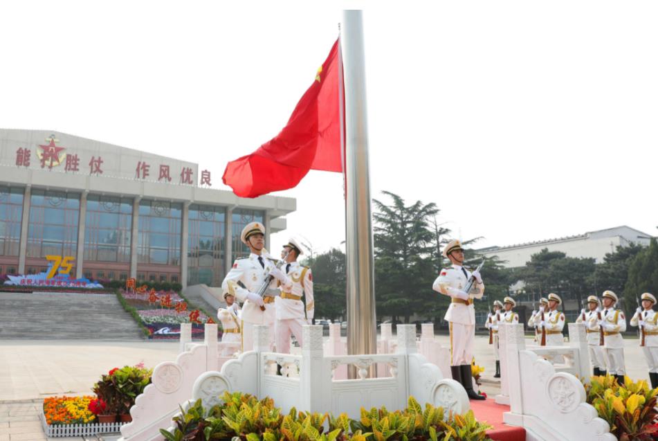 海军机关隆重举行升国旗仪式