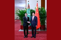 栗战书会见土库曼斯坦总统谢尔达尔·别尔德穆哈梅多夫