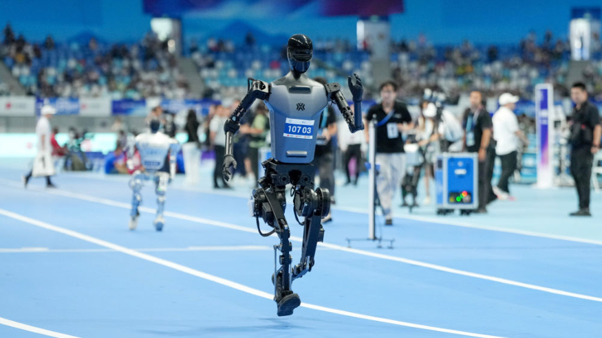 中国经济：顶压前行 向新向优